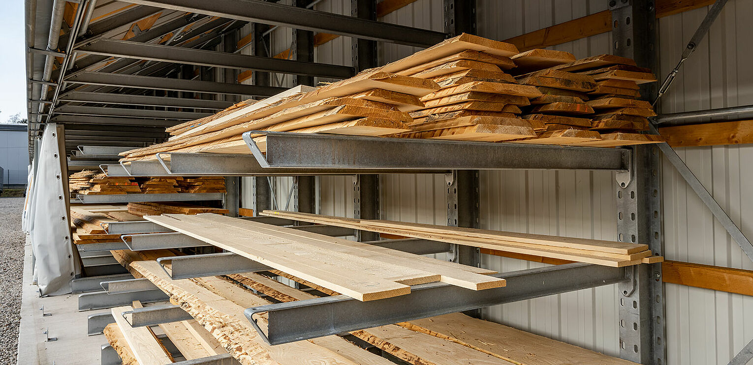 [Translate "Romania"] Cantilever racking timber trade